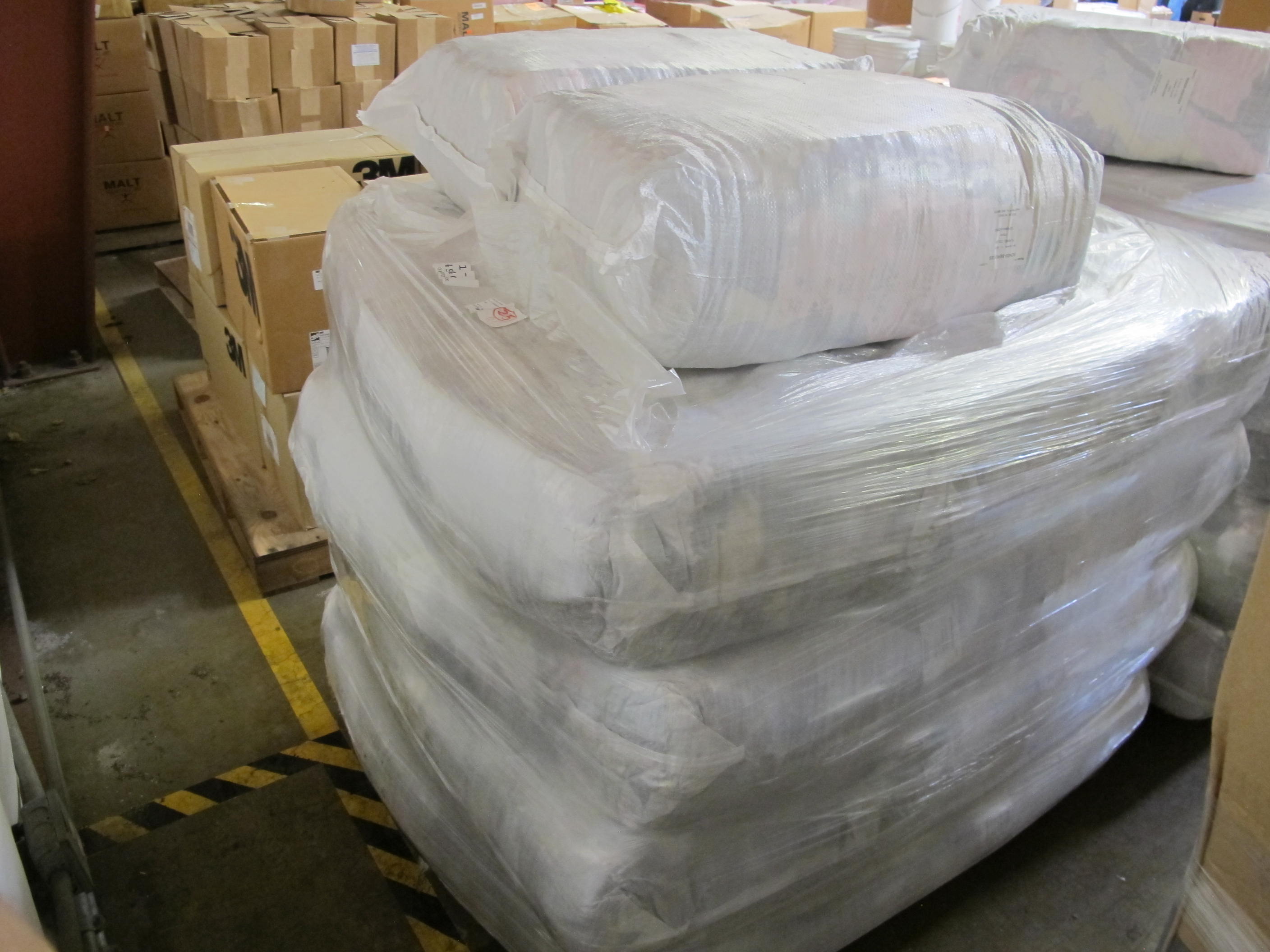 LOT TO INCLUDE: (300) HAND TOWELS 16X27, (43 50LB BUNDLES) CLOTH WIPING RAGS. LOADING & HANDLING FEE $30-4105